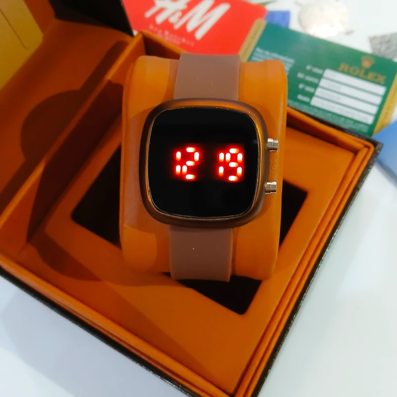 watch_b6q3g1iv5x2c71