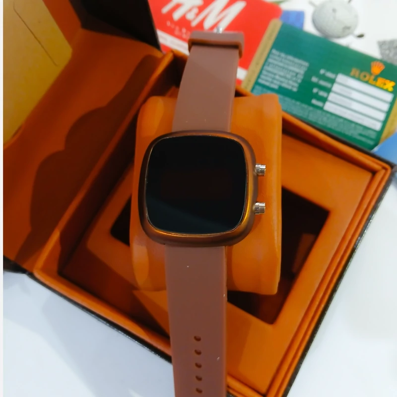 watch_b6q3g1iv5x2c72