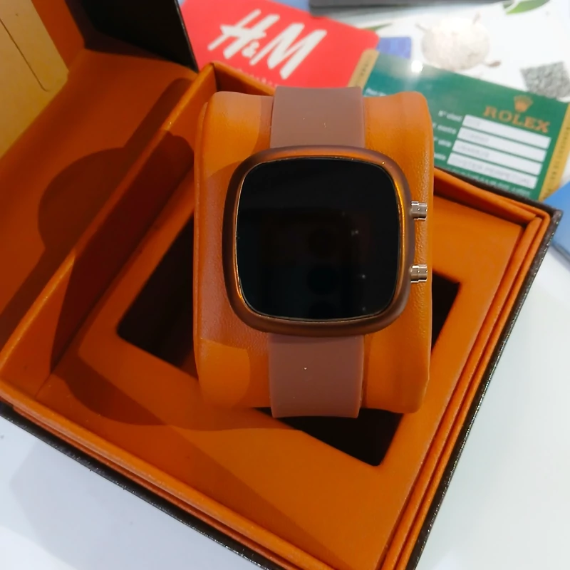 watch_b6q3g1iv5x2c73